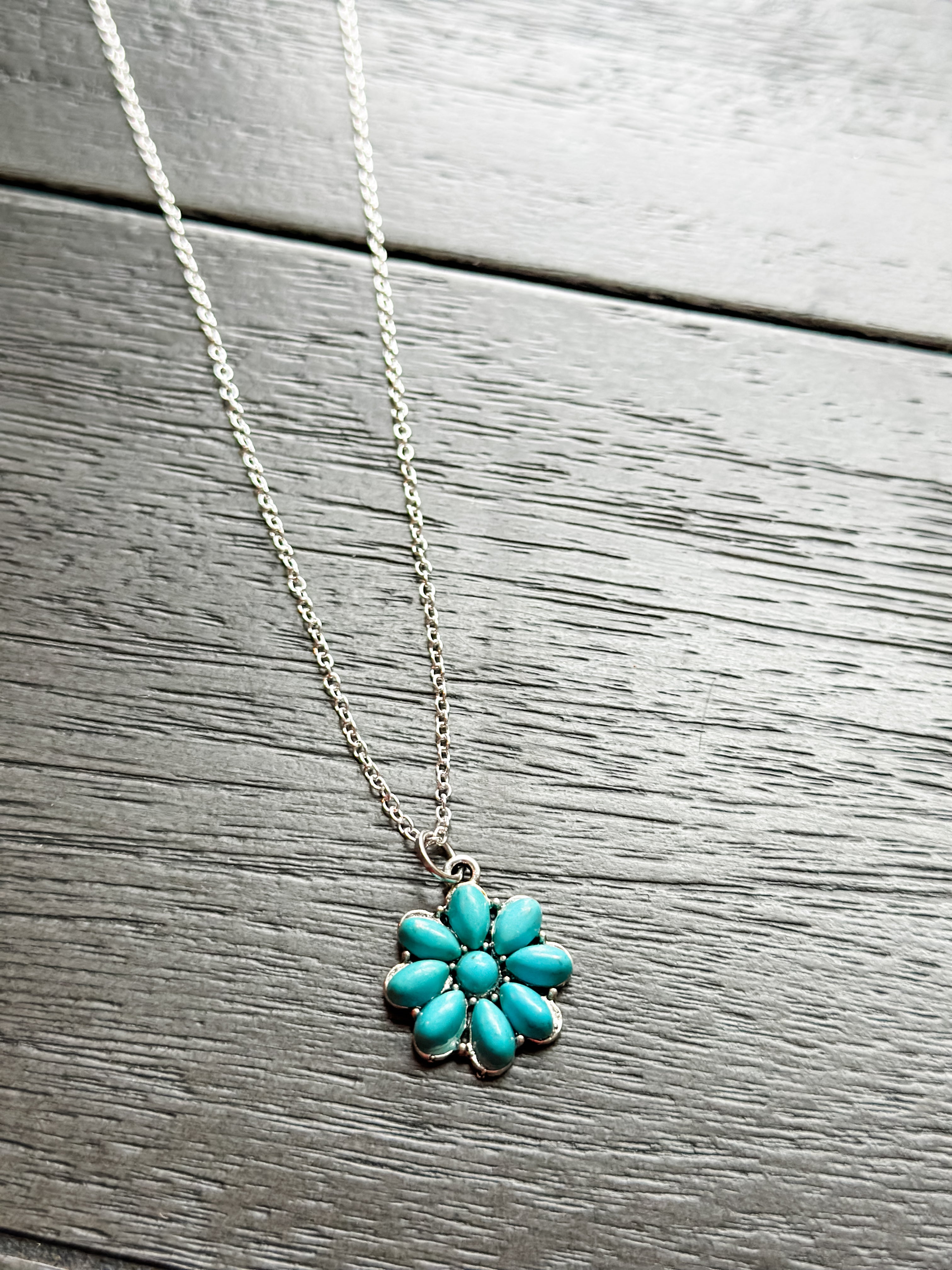 Flower turqouise necklace
