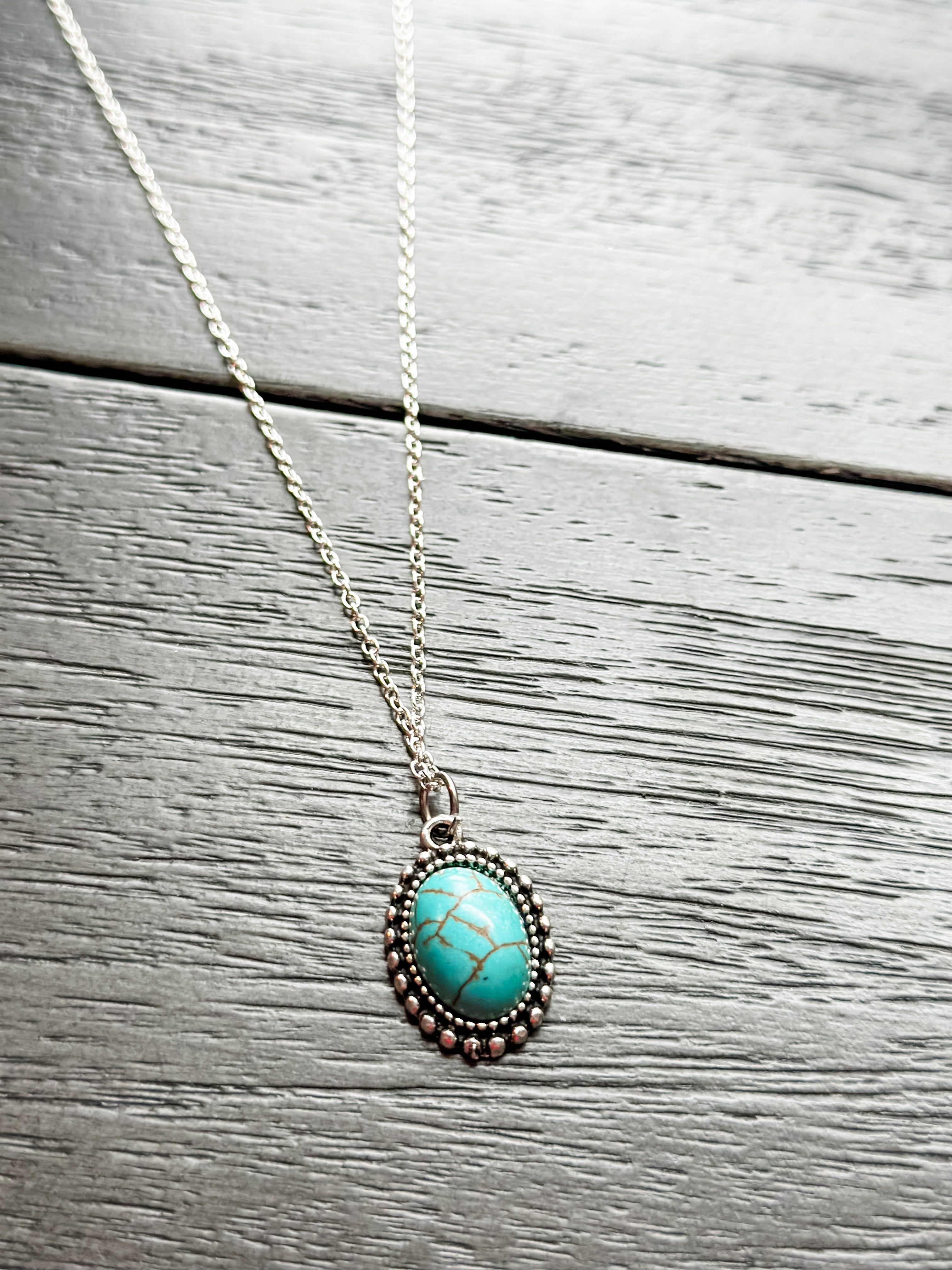 Oval turqouise necklace