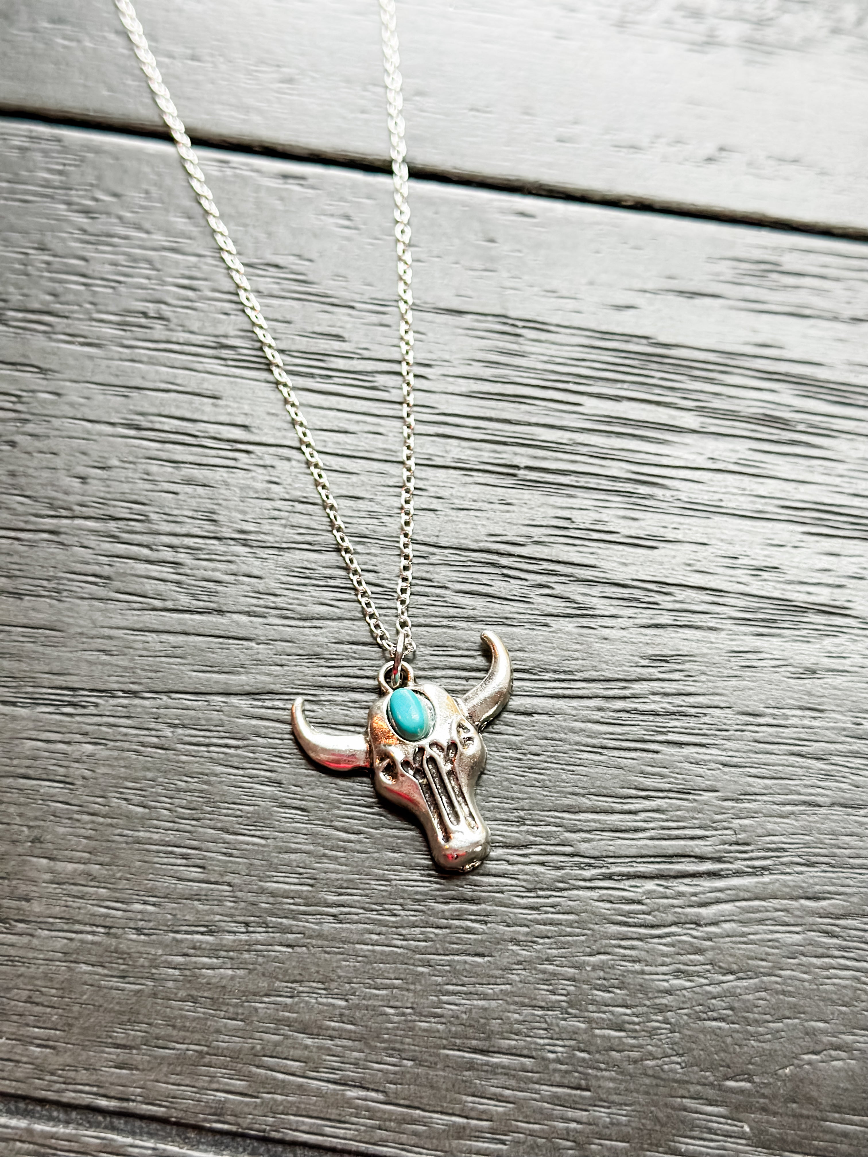 Skull turqouise necklace